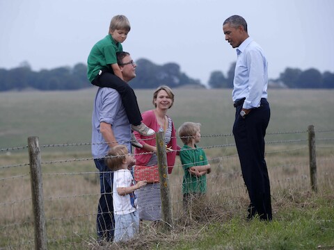 Obama nam even de tijd om de familie te begroeten.