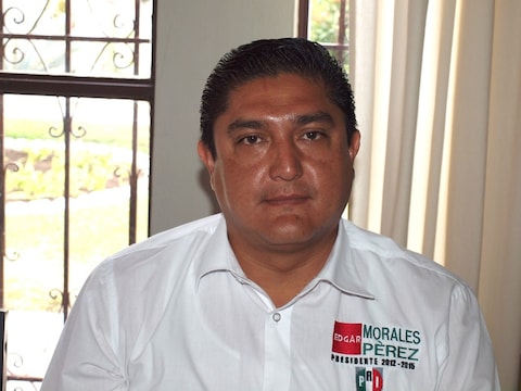 Burgemeester Edgar Morales Perez.
