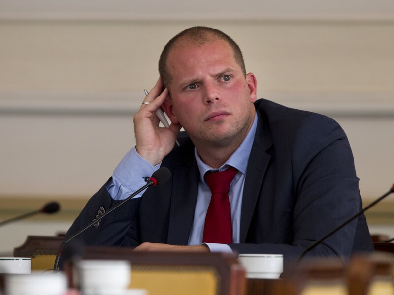 Oppositielid Theo Francken hekelde dat bevelen om het grondgebied te verlaten zelden tot een vertrek leiden,