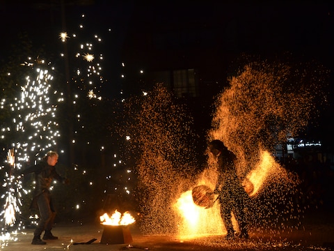 Vorig jaar mocht Pyronix circus- en straattheaterfestival ‘De Donderdagen’ in Ninove afsluiten met een vuurshow.