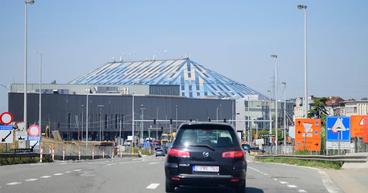 Trillingswerken bij afrit Deurne voor verlegging van rivier Het Schijn