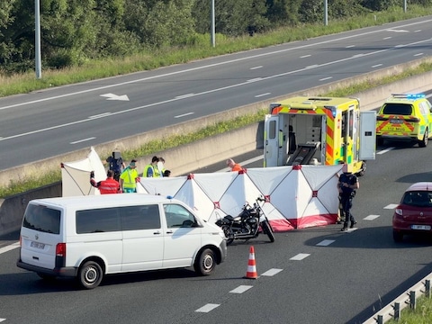 Het ongeval vond plaats net voor de verkeerswisselaar E40/E403.