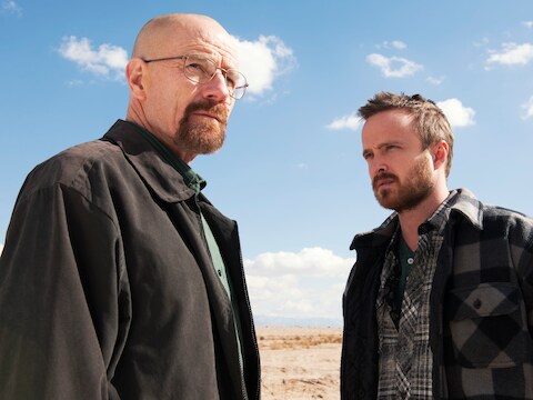 Bryan Cranston (links) en Aaron Paul (rechts) als Walter White en Jesse Pinkman in 'Breaking Bad'.