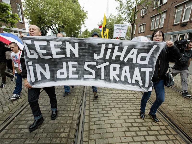 Een anti-jihadbetoging. "Het is paradoxaal: door zo angstig te reageren op IS, spelen we hen in de kaart. We creëren onze eigen monsters."