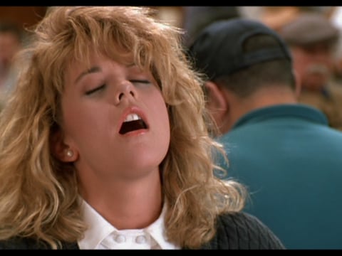 When Harry met Sally: Meg Ryan (Sally) heeft een bijzonder overtuigend fake orgasme op restaurant