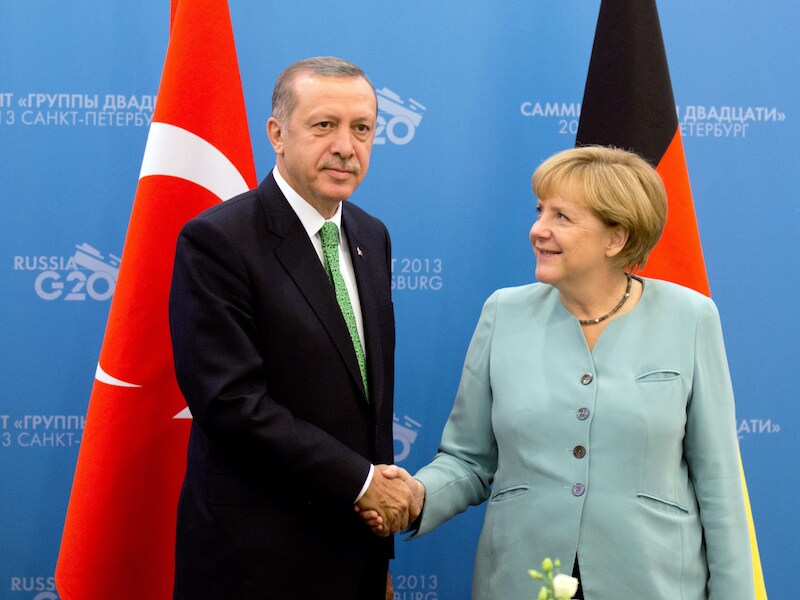 De Duitse bondskanselier Angela Merkel samen met de Turkse president Recep Tayyip Erdogan in 2013.