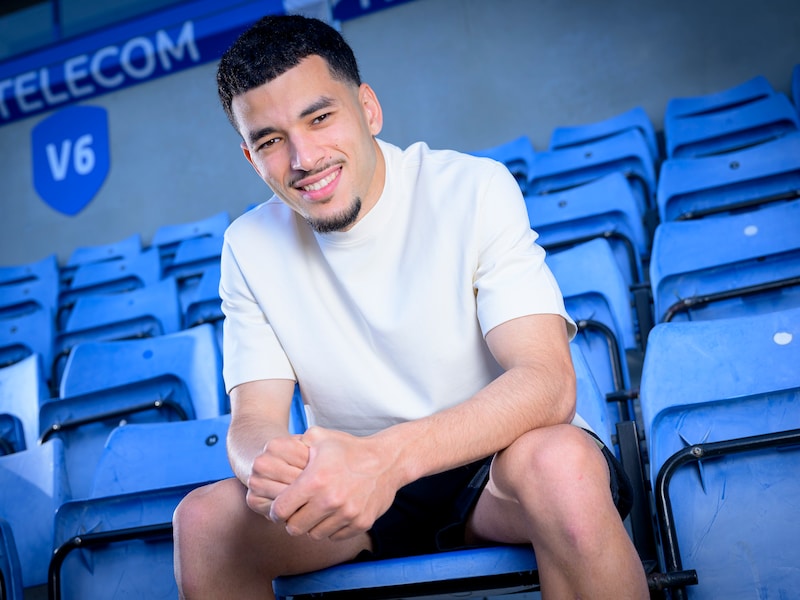 “Mama heeft me bijna doodgeknuffeld toen ze het hoorde”: Zakaria El Ouahdi over het WK, Racing Genk en de toekomst