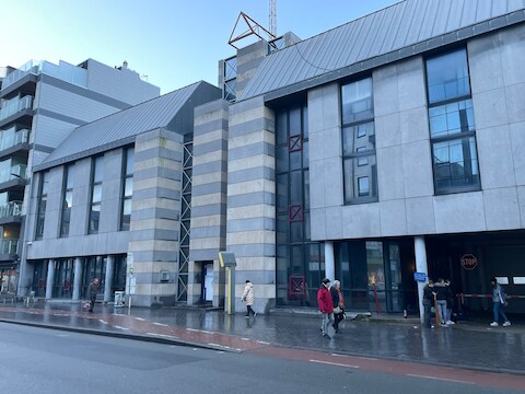 Het oude politiekantoor in de Alfons Pieterslaan staat nu al enkele jaren leeg