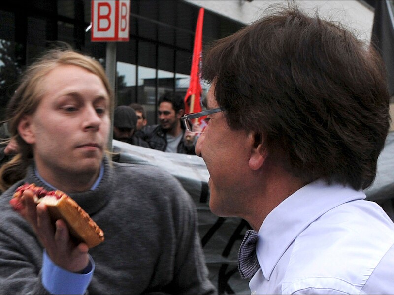 Premier Elio Di Rupo net voor de aanval.