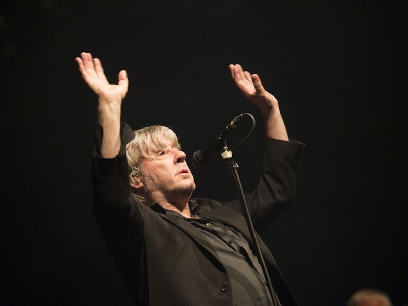 Arno is vrijdag headliner op het Dranouter Festival..