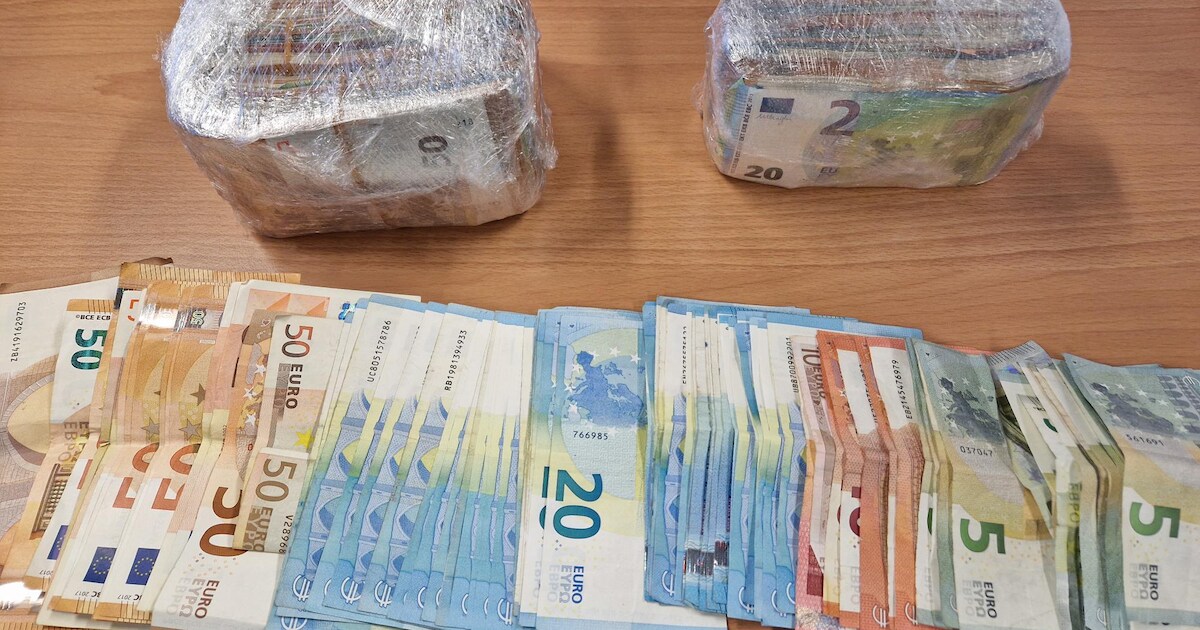 “Dat geld op de achterbank? Dat zal iets van een 300.000 euro zijn. Nee ...