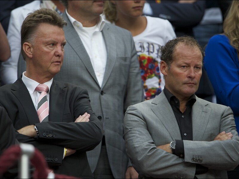 Louis Van Gaal (L) samen met assistent-trainer Danny Blind.
