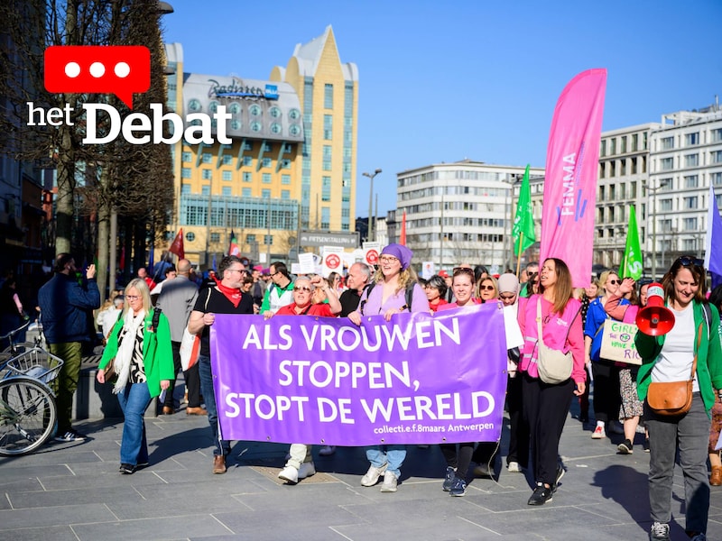 Op Internationale Vrouwendag kwamen vrouwen de straat op om te protesteren tegen de pensioenplannen.