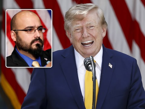 Autocue-bediener Gabriel Perez en president Trump. 