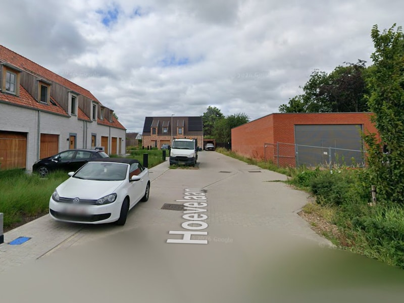 Vrouw vrijgesproken van vluchtmisdrijf nadat ze omheining aanrijdt in Ledegem