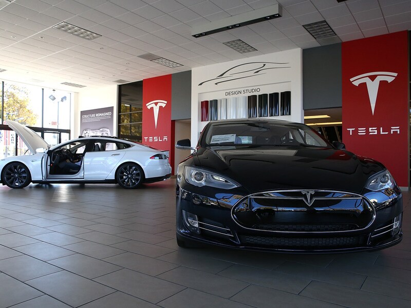 Twee Tesla Model S auto's.