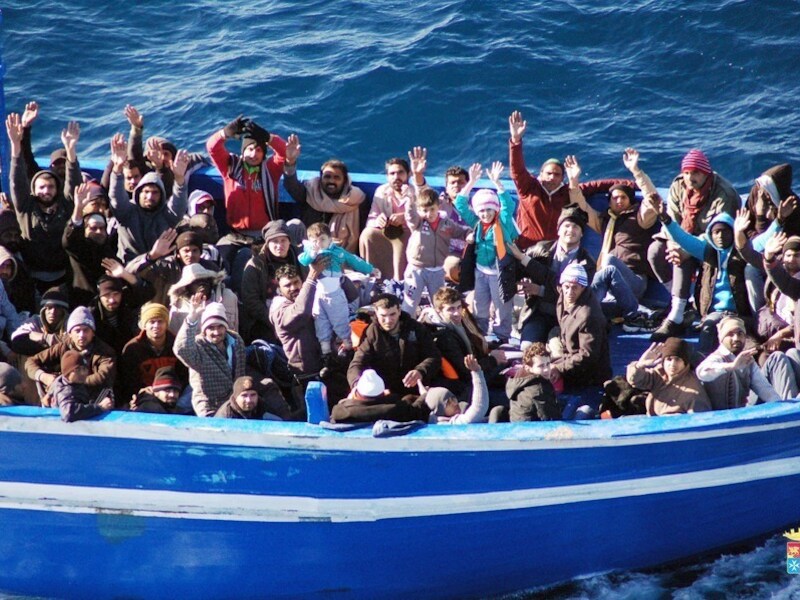 Vluchtelingen in een boot nabij het Italiaanse eiland Lampedusa, 22 januari.