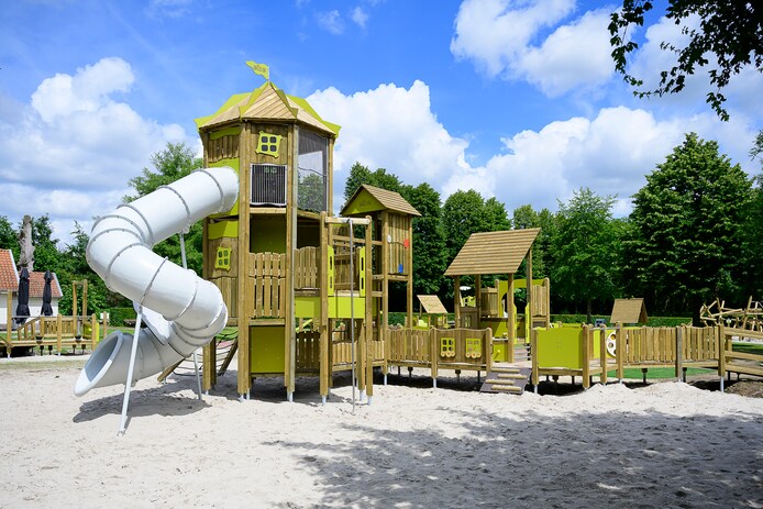 Nieuwe speeltuin in Boomse park valt meteen in de smaak | Boom | hln.be
