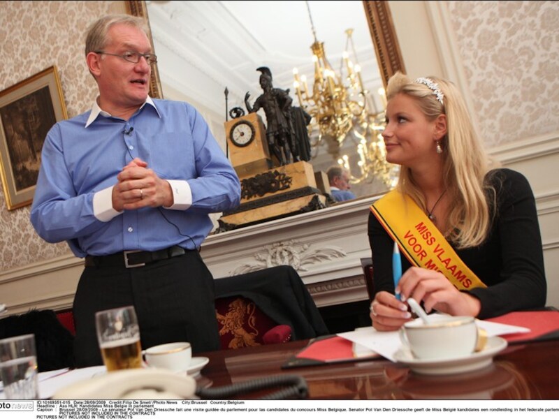 Senator Pol Van Den Driessche (CD&amp;V) raakte op 13 juni niet verkozen in de Senaat. In de afgelopen jaren leidde hij de kandidates voor Miss België rond in het parlement.