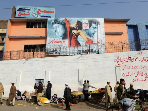 Archiefbeeld van de bioscoop Shama in Peshawar, die bekendstond voor het vertonen van Pakistaanse erotische films.