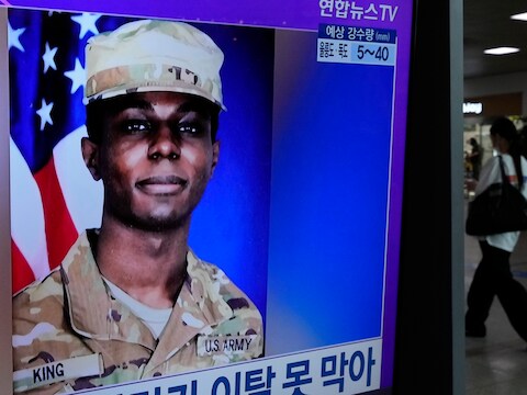 Een foto van Travis King, die werd afgebeeld in de metro van de Zuid-Koreaanse hoofdstad Seoul.