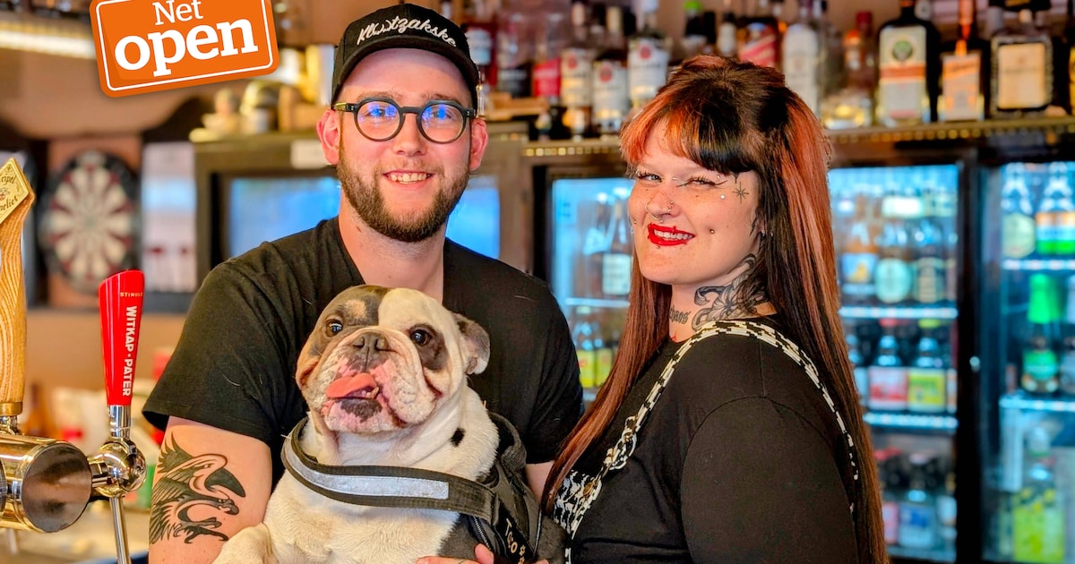NET OPEN. Café De Steeg is weer open: Stefan (28) tapt nu de pinten in iconische bruine kroeg