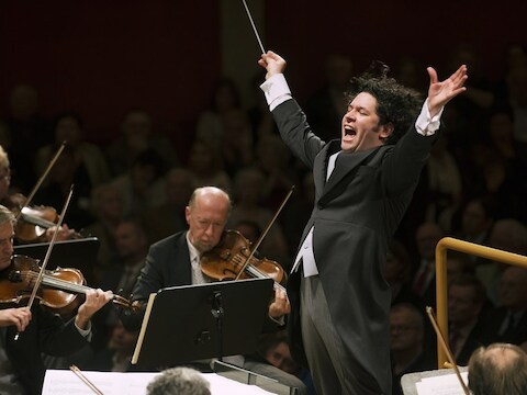 De Venezolaanse dirigent Gustavo Dudamel leidt het Wiener Philharmoniker, tijdens de honderdste verjaardag van het Konzerthaus in Wenen, afgelopen 19 oktober.