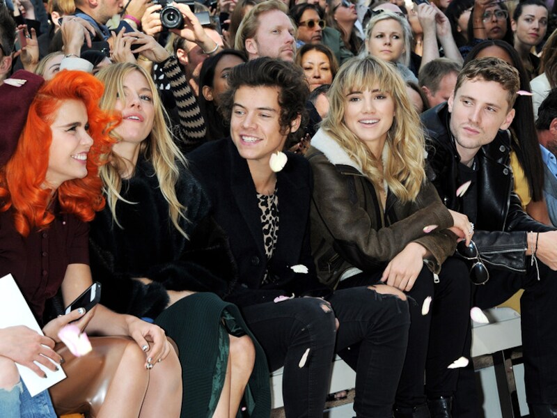 Harry Styles en Paloma Faith op de eerste rij bij de catwalkshow van Burberry in Londen.