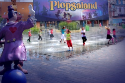 Verborgen camera in autosleutel en schoen: pedofiel (44) filmt maandenlang stiekem kinderen in Plopsaland