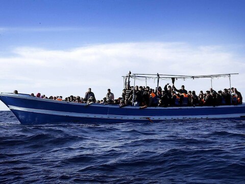 Bootvluchtelingen voor de kust van Libië in april van dit jaar.