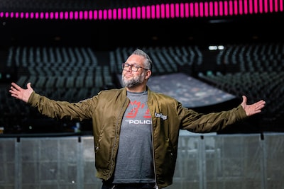 Alex Agnew keert terug naar de AFAS Dome met nieuwe show ‘No More Heroes’