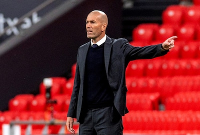 Daar is hij dan: Frankrijk stelt icoon Zinedine Zidane officieel voor als nieuwe bondscoach