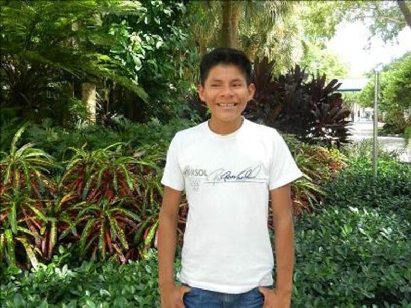 Luis Canelos (17) schoot zich in het kruis met het geweer van zijn vader toen hij negen was. Hij is nu in Miami om zich te laten opereren.