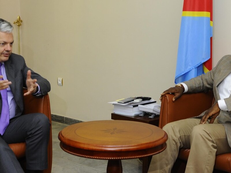 Didier Reynders tijdens zijn bezoek aan president Joseph Kabila.