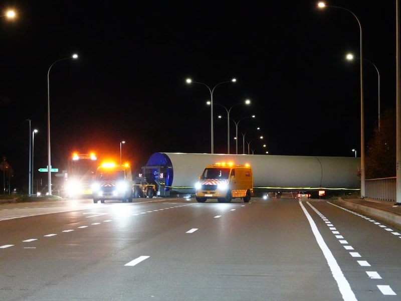 Windmolentransport blokkeert tijdelijk Zevendonkbrug over E34