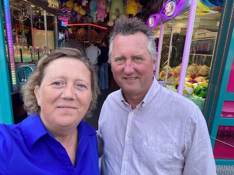 Ina Cool en haar man, burgemeester Kurt Windels, op de kermis van Ingelmunster.