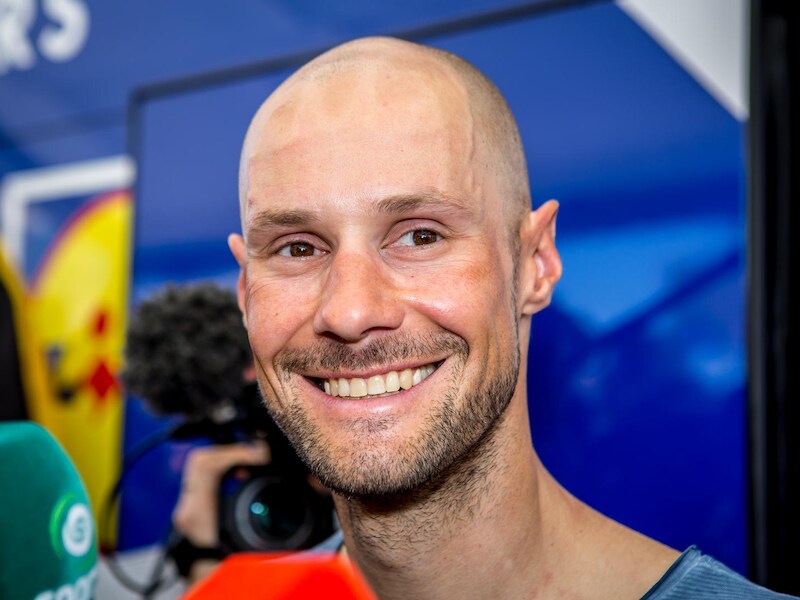 Tom Boonen zwaait in 'Tom says Thanks' met indrukwekkende deelnemerslijst peloton uit