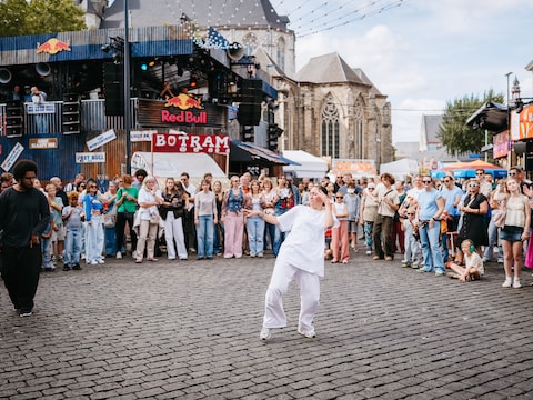 Tijdens de volgende Gentse Feesten zal er gedanst worden op asfalt in plaats van kasseien. 