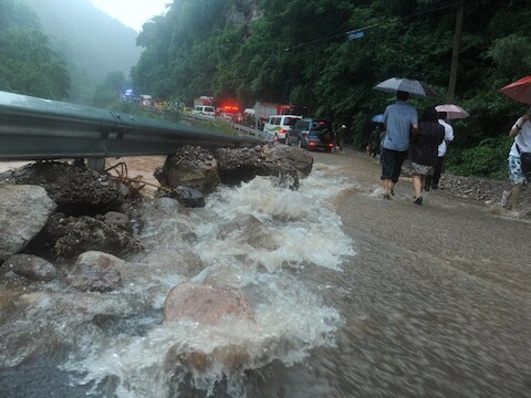 Het Chinese noodweer kostte al aan meer dan 200 mensen het leven.