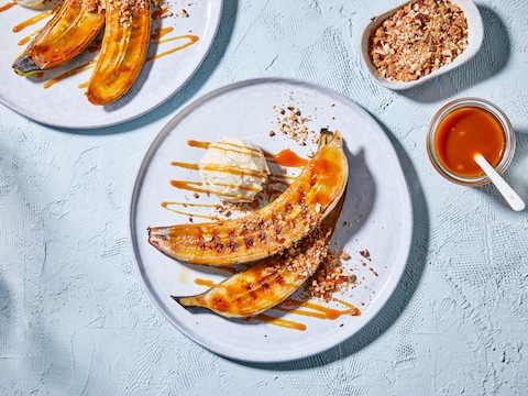 Verras je vrienden met een bbq-dessert: gegrilde banaan met roomijs en speculoos