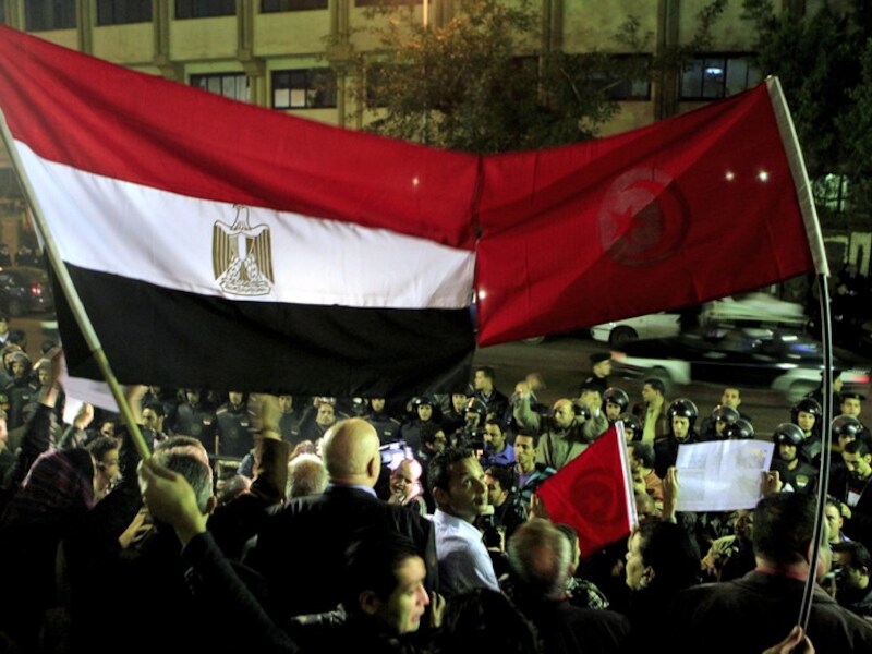 De Egyptenaren steunen de opstand in Tunesië.