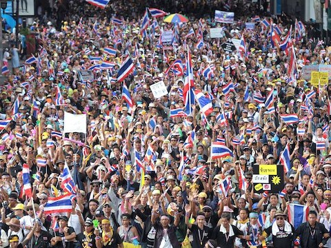 Tegenstanders van de regering zijn vandaag massaal op straat gekomen in Bangkok.