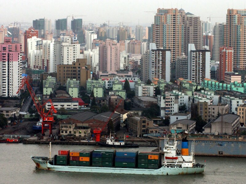 De skyline van Shanghai.