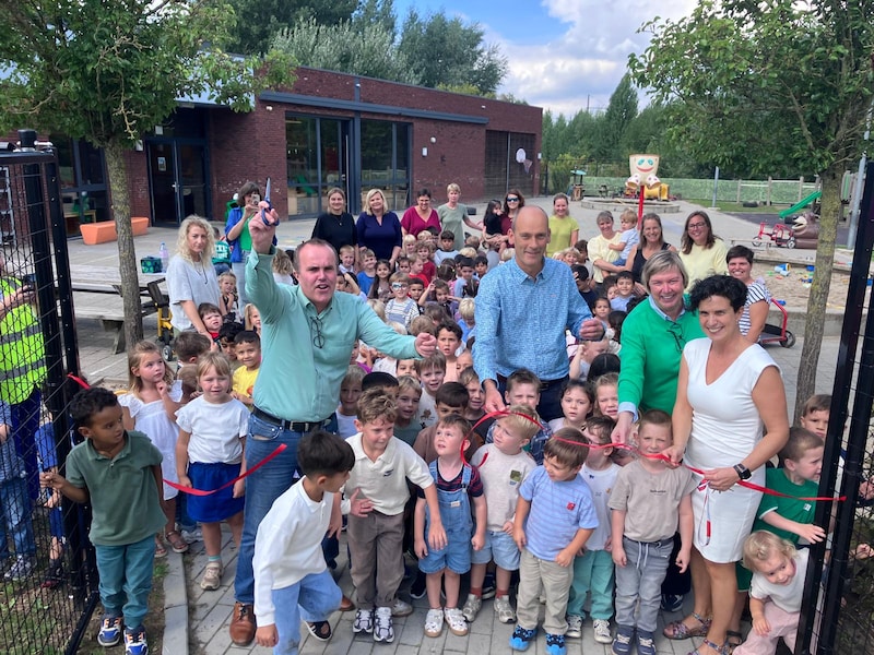 IN BEELD. Stedelijke basisschool Spoele opent vernieuwde, groene speelplaats op eerste schooldag