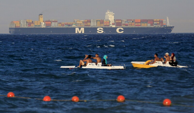 Meer dan honderd containerschepen varen om om Rode Zee te vermijden ...