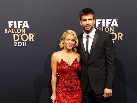 Zangeres Shakira met Barça-verdediger Piqué: Komt hun relatie in gedrang na de pikante foto's die Shakira vond in de gsm van haar vriendje?