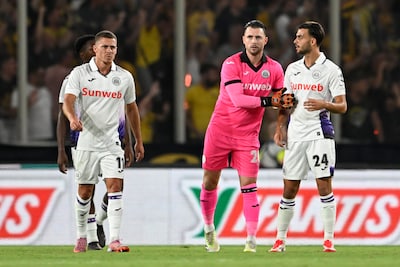 Is het kalf al helemaal verdronken? AEK klimt bij begin tweede helft op dubbele voorsprong