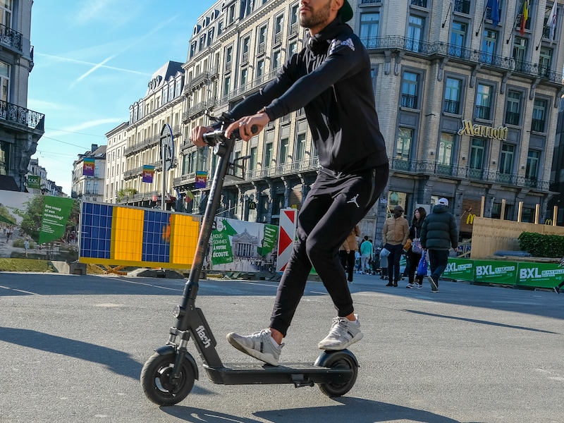 Helmplicht voor snelle elektrische steps gaat vandaag in: ook Brusselse politie gaat controleren