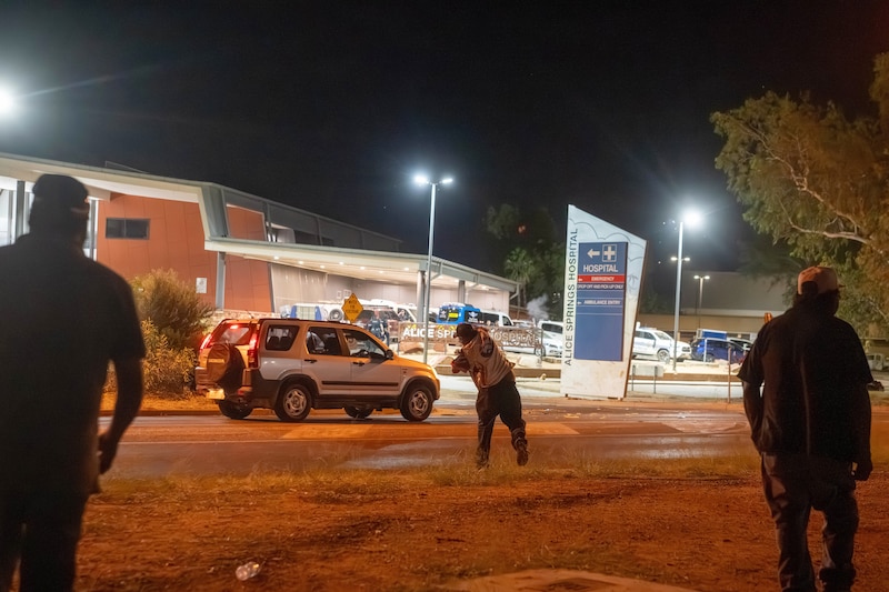 Riots at Alice Springs Hospital where the suspect was briefly admitted before being transferred to Darwin. (30/04/2026)