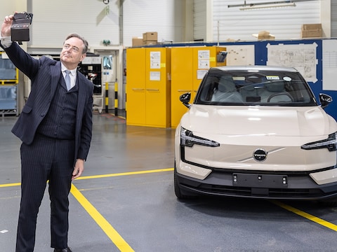 Premier Bart De Wever (N-VA), tijdens een bezoek aan Volvo Gent vorig jaar.